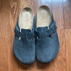 Birkenstock size 41 clogs. Looks black, bought as very dark navy